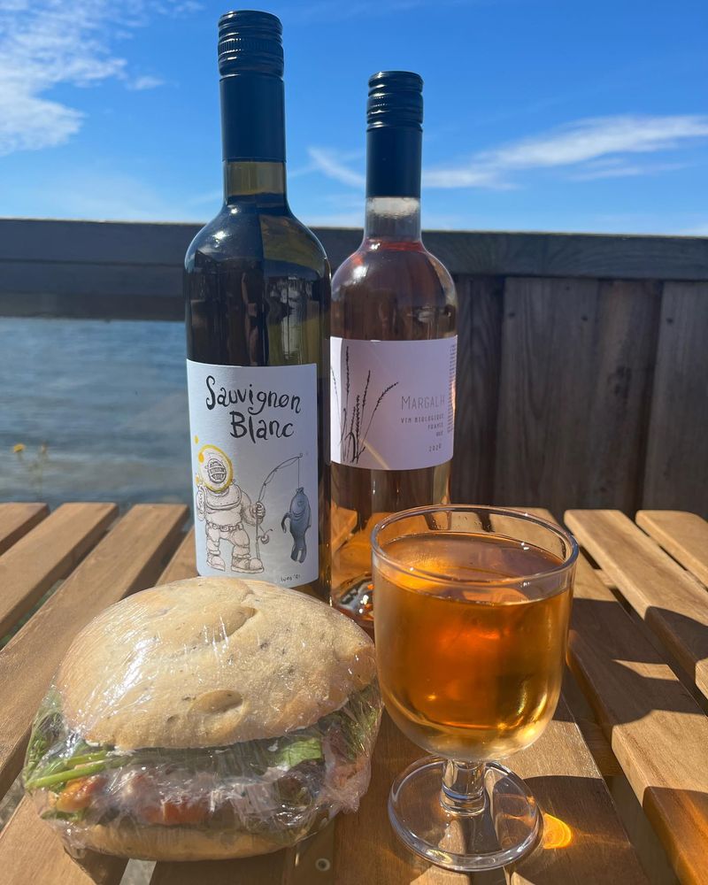 Hvidvin, rosé og en sandwich på terrassen